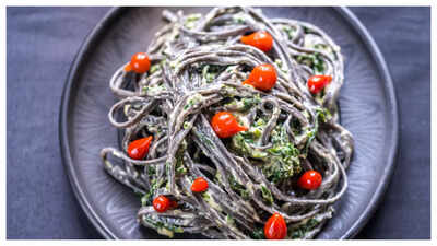 Black pasta with spinach, mascarpone and Parmesan Saffron, black garlic: Elevate your pasta into a gourmet dish