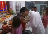 SRK teaches Suhana-Aryan religious harmony: Old video