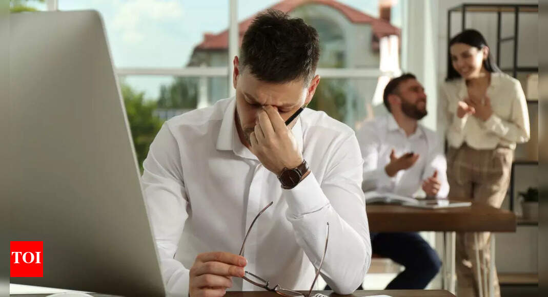 Managing Colleagues: How to deal with colleagues who are always trying ...