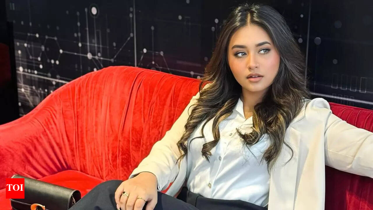 Goodbye message of Pakistani TikTok star Minahil Malik whose obscene video  leaked - Times of India