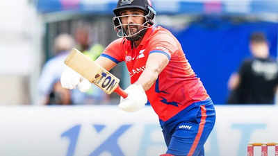 Ravi Bopara faz seis 6s a Robin Uthappa num over no torneio Hong Kong Sixes. VER