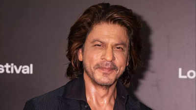 Shah Rukh Khan confirma que deixou de fumar no seu 59º aniversário: ."...mas abhi bhi feel kar raha hoon"