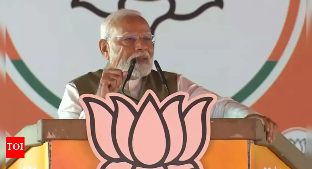PM Modi Criticizes Congress's Deceptive Politics at Garhwa Rally ...