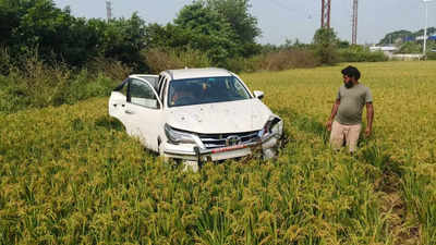 Andhra Pradesh labour secretary escapes unharmed in road mishap on Hyderabad-Vijayawada highway