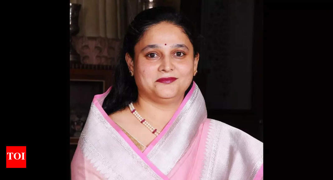 Maharashtra polls: Congress candidate Madhurima Raje Chhatrapati ...