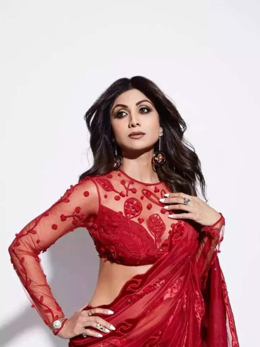 ​Bollywood divas make statement in red saree​