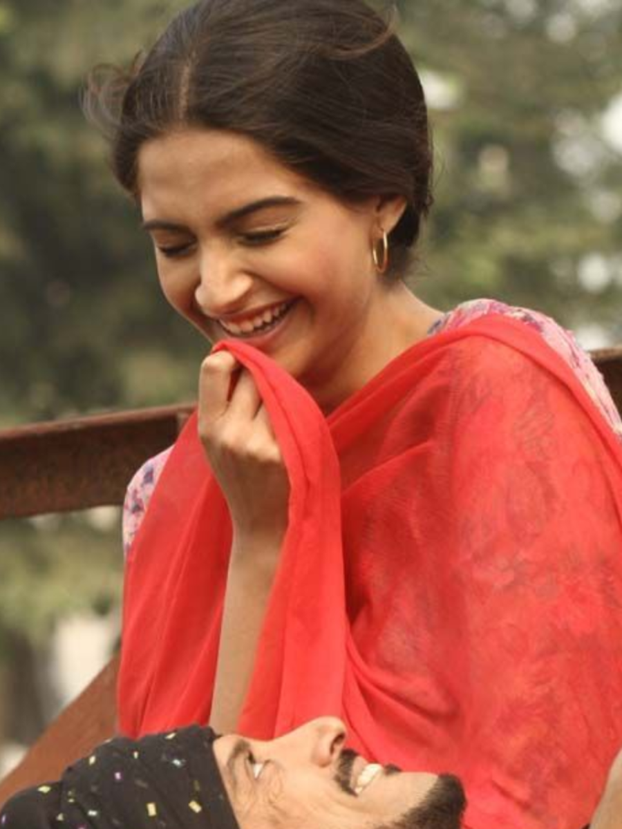 9 Lyrics Of Bollywood Songs That Define The True Meaning Of 'I Love You