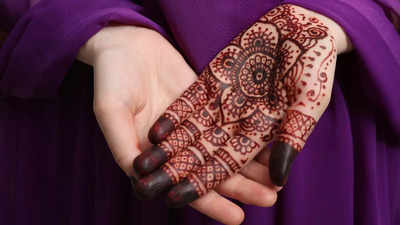 Looking for darker mehendi design? Here's why pain relief spray can help