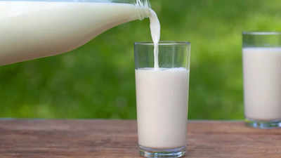 8 reasons why drinking warm milk with nutmeg is good for women