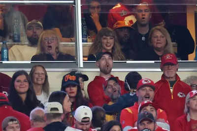 Taylor Swift's mom was seen rocking some adorable Chiefs gear at the  Arrowhead Stadium while cheering for Tay's boyfriend | NFL News - Times of  India