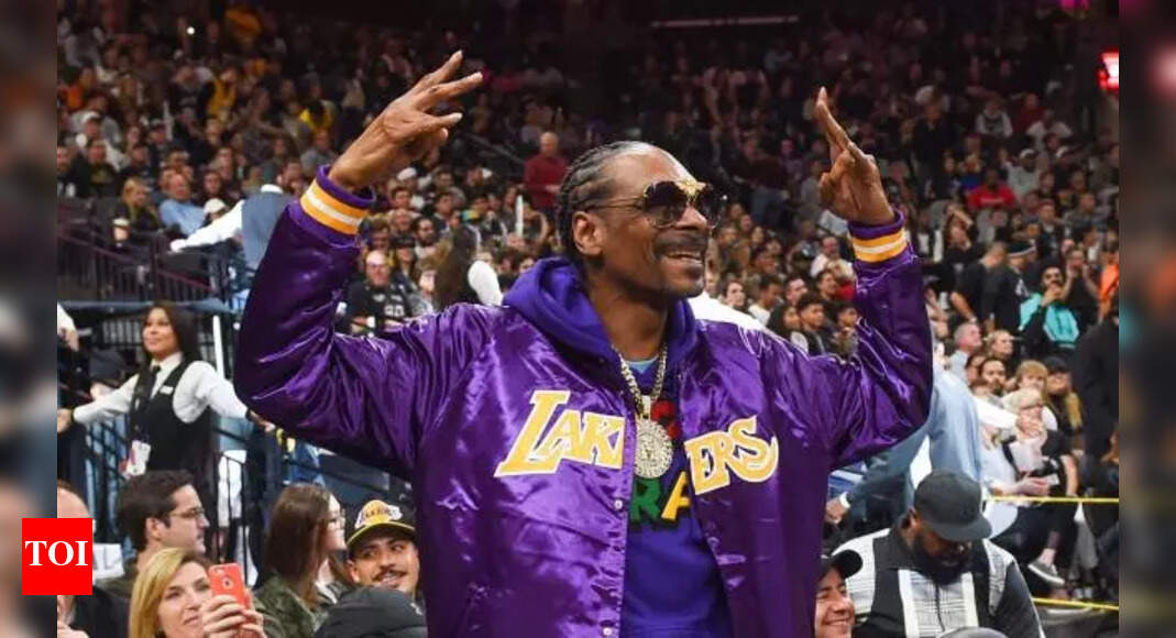 Lakers fans urge Rob to sign Snoop on vet minimum after his Basketball ...