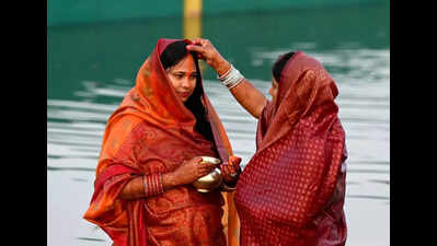 Devotees perform Kharna rituals to mark 2nd day of Chhath puja