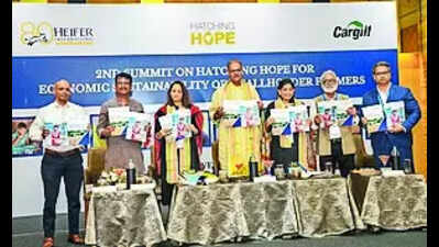 Govt to help women farmers rear backyard poultry: Dy CM