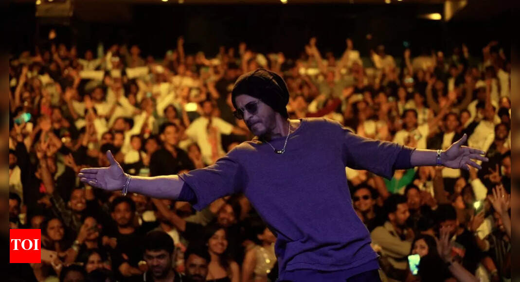Fans support SRK's decision of not greeting fans on b'day
