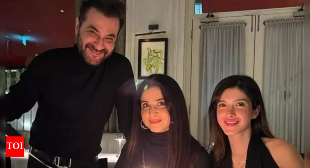 Maheep Kapoor reveals daughter Shanaya Kapoor convinced her to join 'Fabulous Lives of Bollywood Wives'; Sanjay Kapoor warned her about trolls | Hindi Movie News