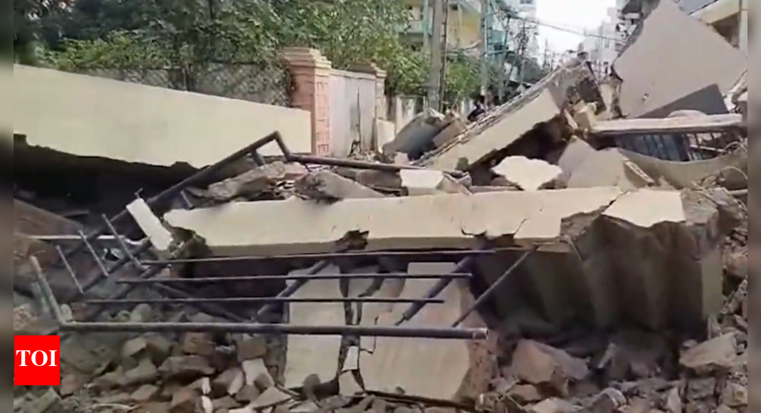 3-storey building collapses in Karnataka's Kolar, no casualties ...