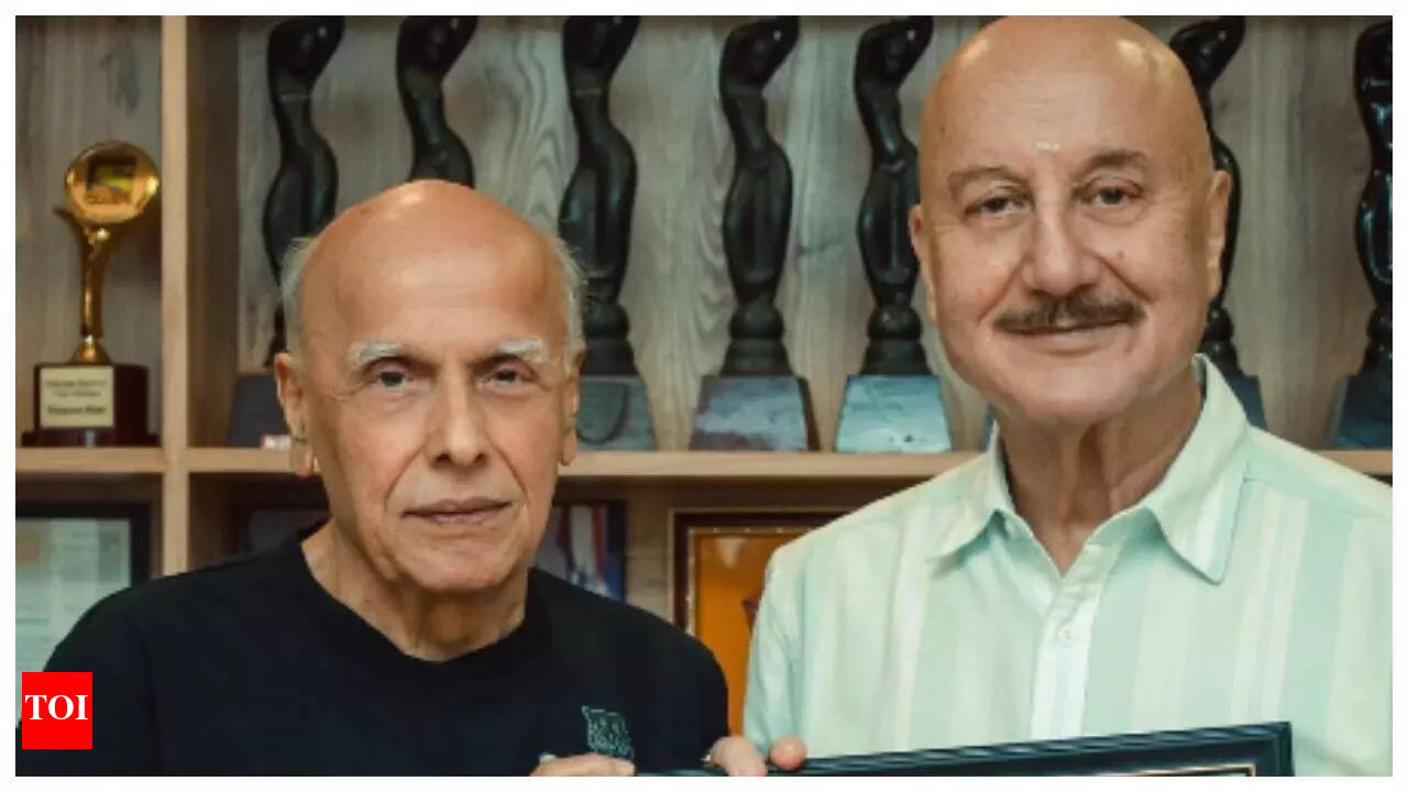 Anupam Kher and Mahesh Bhatt Twitter Feud: A Detailed Look at the Controversy -  अनुपम खेर और महेश भट्ट के बीच ट्विटर विवाद DMkhabri