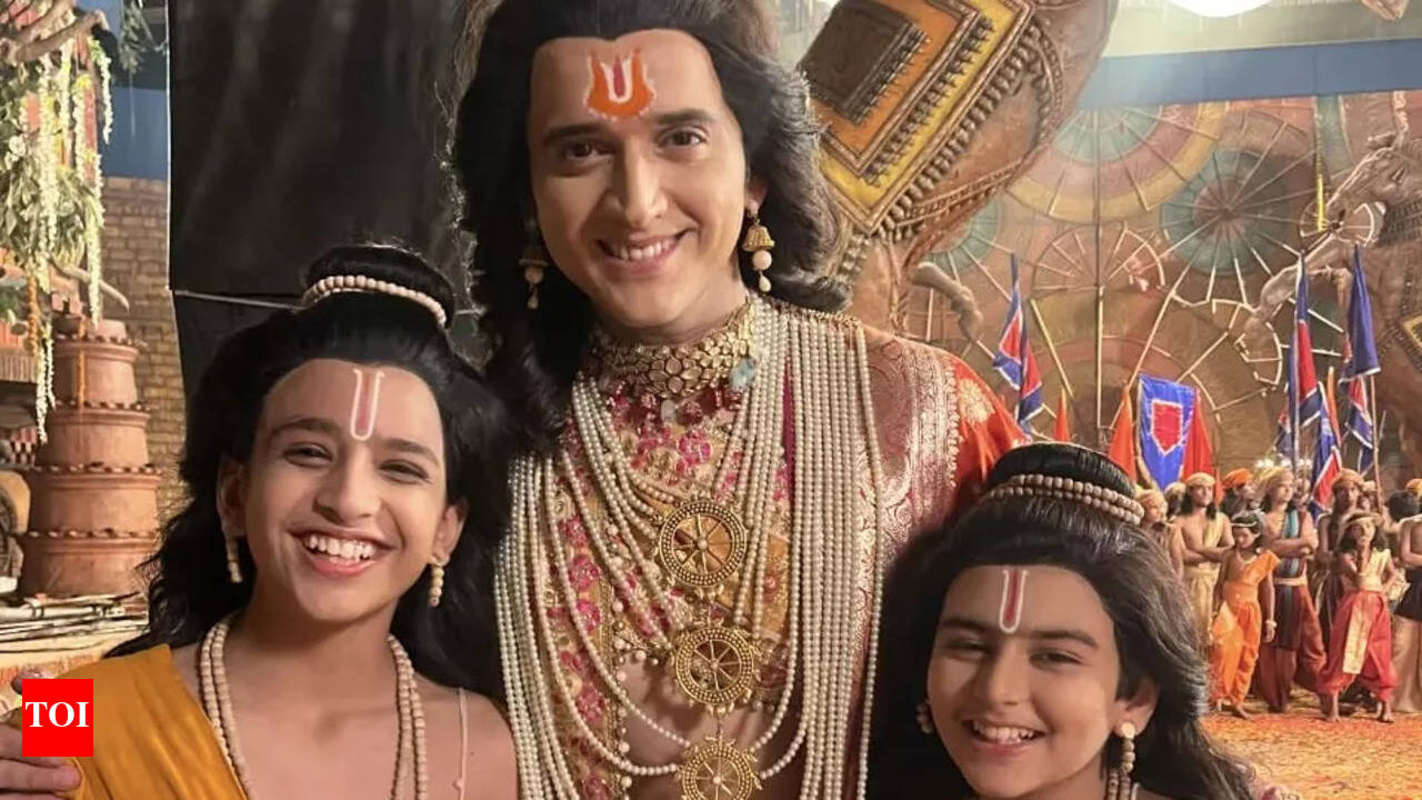 Shourya Mandoriya and Atharva Sharma aka Luv and Kush bring joy to the set  of Shrimad Ramayan; express gratitude - The Times of India