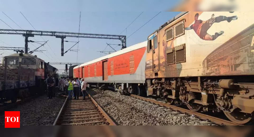 Secunderabad-Shalimar Express Derails Near Kolkata, No Injuries