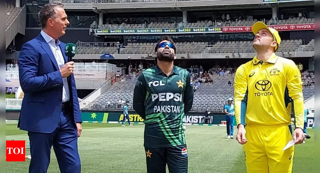 Australia vs Pakistan Highlights, 3rd ODI: Pakistan beat Australia by 8 wickets, win series 2-1  – The Times of India