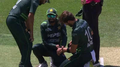 'Doctor' Babar Azam fixes Shaheen Afridi's thumb after pacer cops a nasty blow. Watch