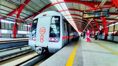 Delhi Metro running early morning for people returning after Chhath puja