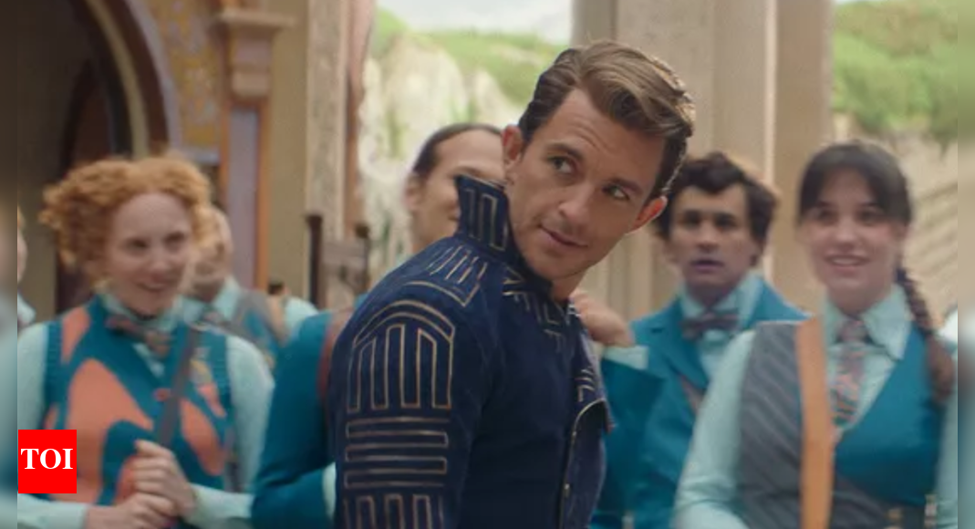 Jonathan Bailey balanced rehearsing for 'Wicked' while filming two ...