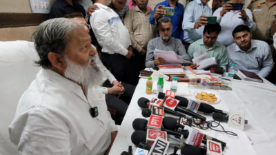 Resuming public meeting, Vij warns officers, ‘do public work without delay’