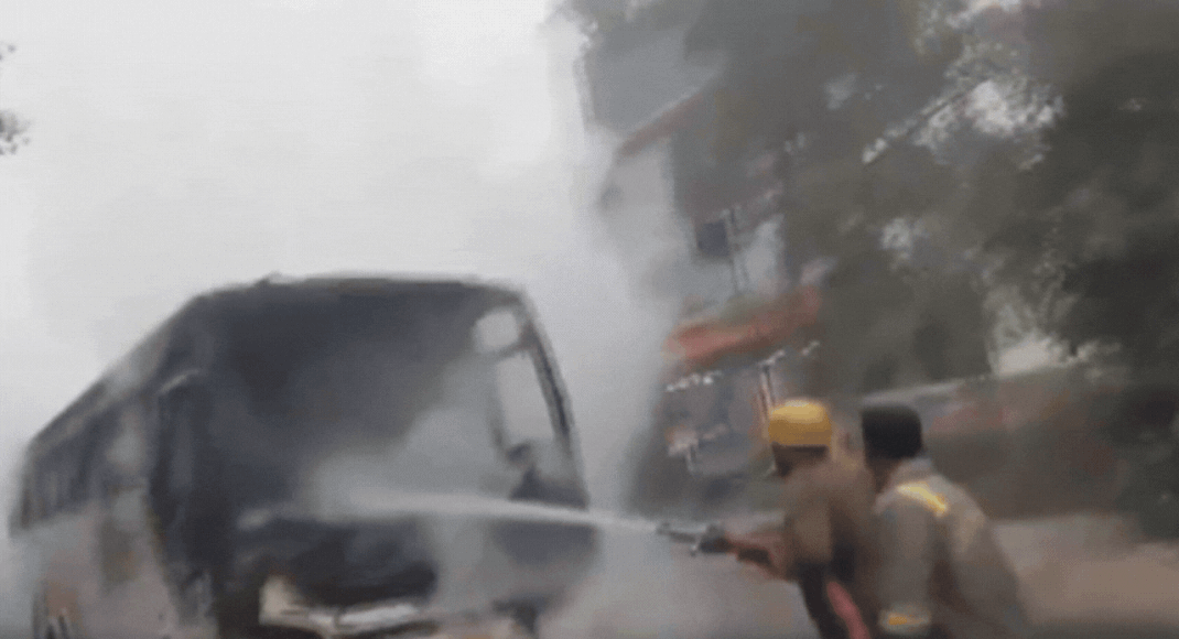 Fire breaks out in school bus in Ghaziabad, 15 students rescued ...