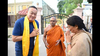 Ex-Thai PM visits Bodh Gaya