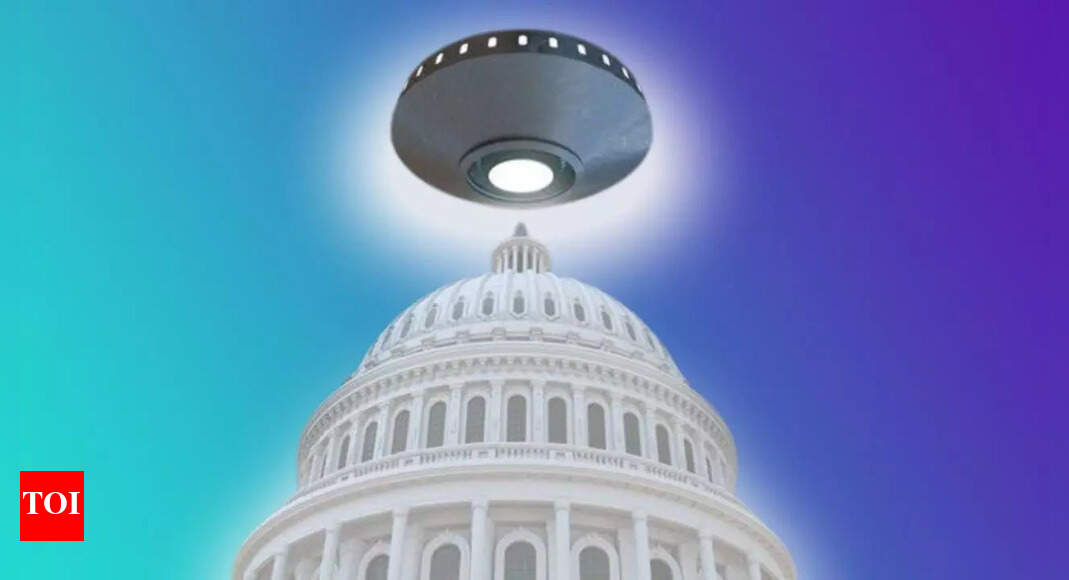 ‘UFOs are real, engaging with humanity’ Whistleblowers uncover US govt(01)