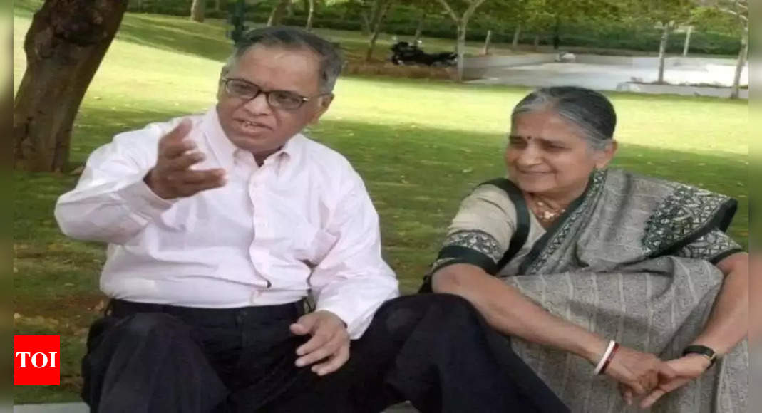 Narayana Murthy goes romantic, sings Elvis Presley&#x27;s ‘Can’t Help Falling in Love’ for Sudha Murty | Watch video