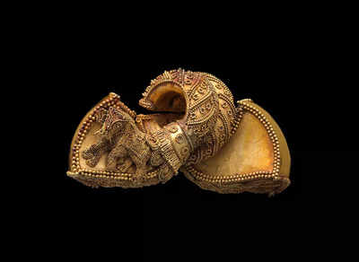 This is how 1st Century BCE gold earrings looked!