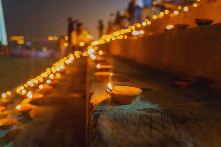 Lakhs of earthern diyas