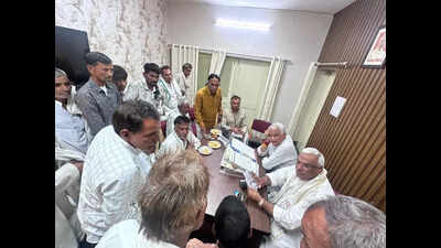 Delegation meets min, seeks relief for villagers