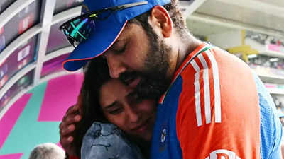 'Ek naya cricketer aaya hai': Team India stars wish new daddy Rohit Sharma. Watch