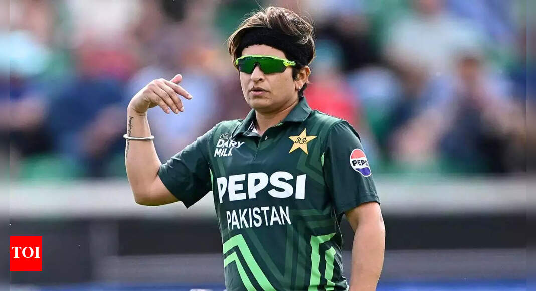 Former captain Nida Dar dropped from PCB's central contracts