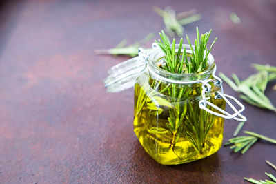 How to use Rosemary oil to grow hair in bald patches