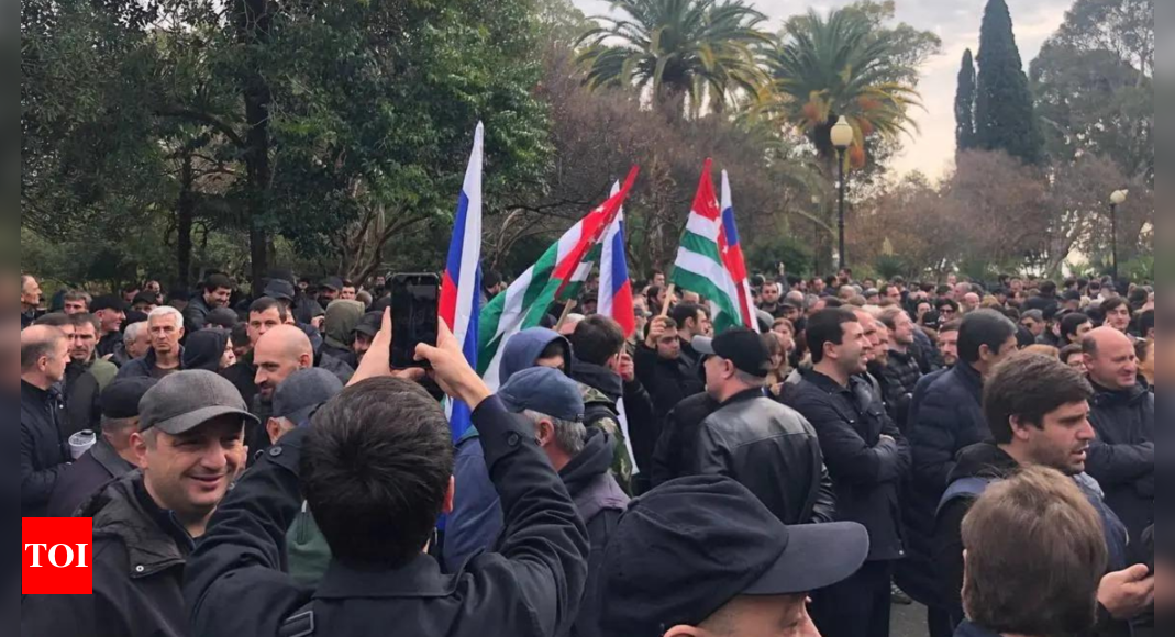 Abkhazia: Leader ready to quit if protesters exit parliament