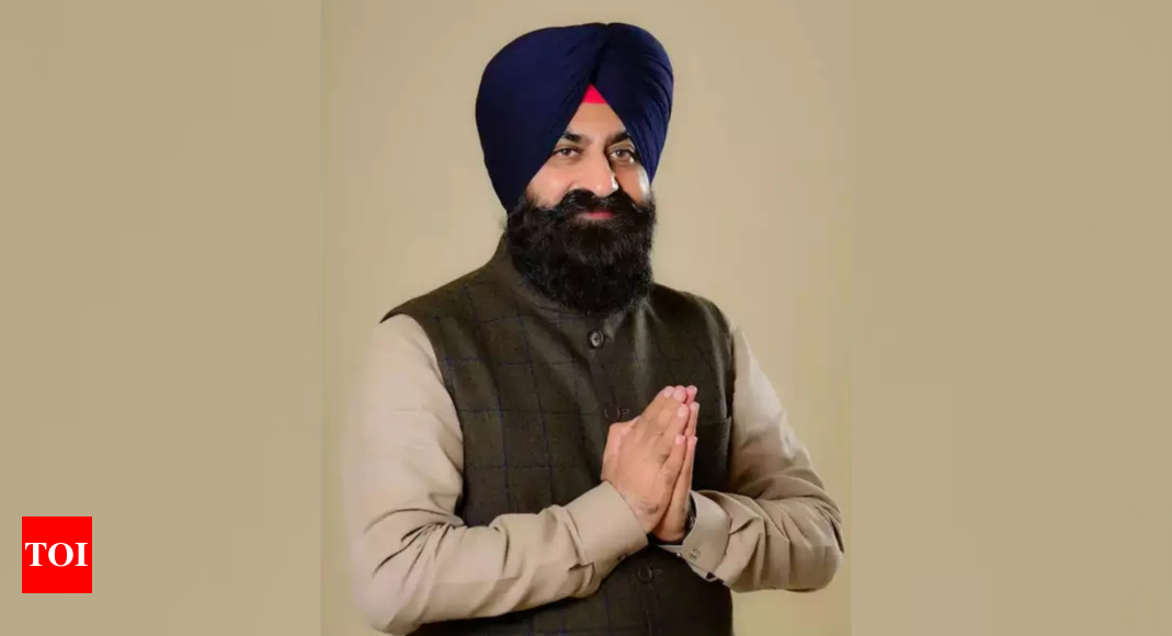 Akali Dal's district president resigns after Badal