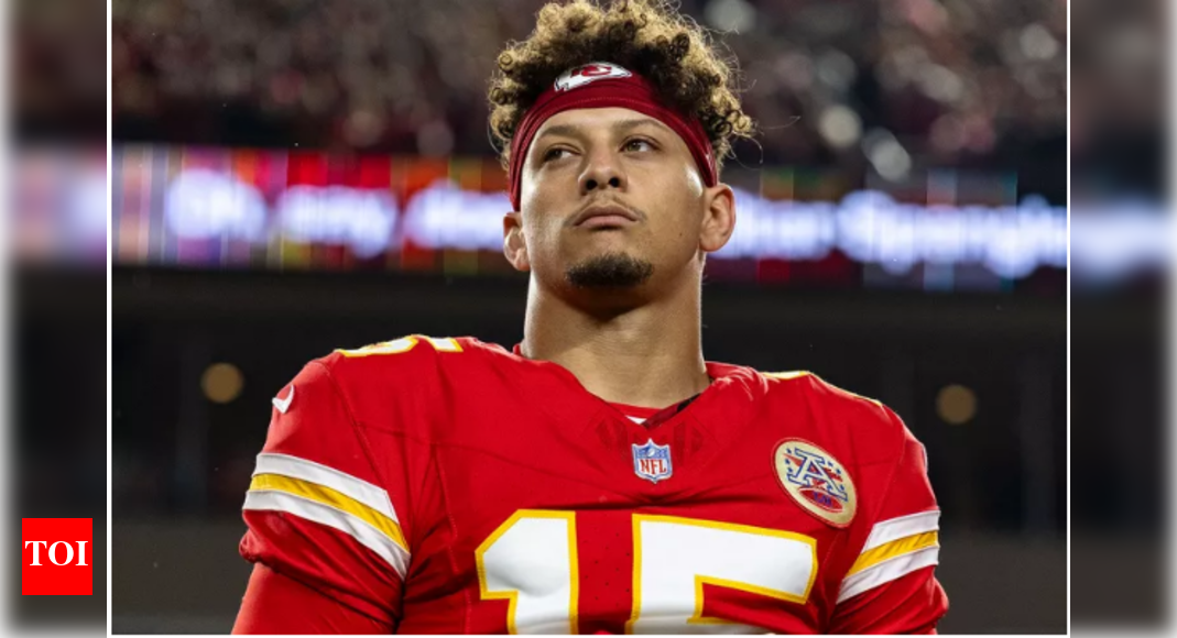 Patrick Mahomes: Patrick Mahomes Has a Rough Day, and Dolphins Fans ...