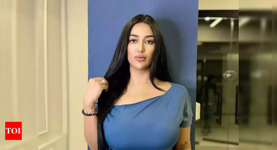 Pakistani influencer faces video leak scandal.