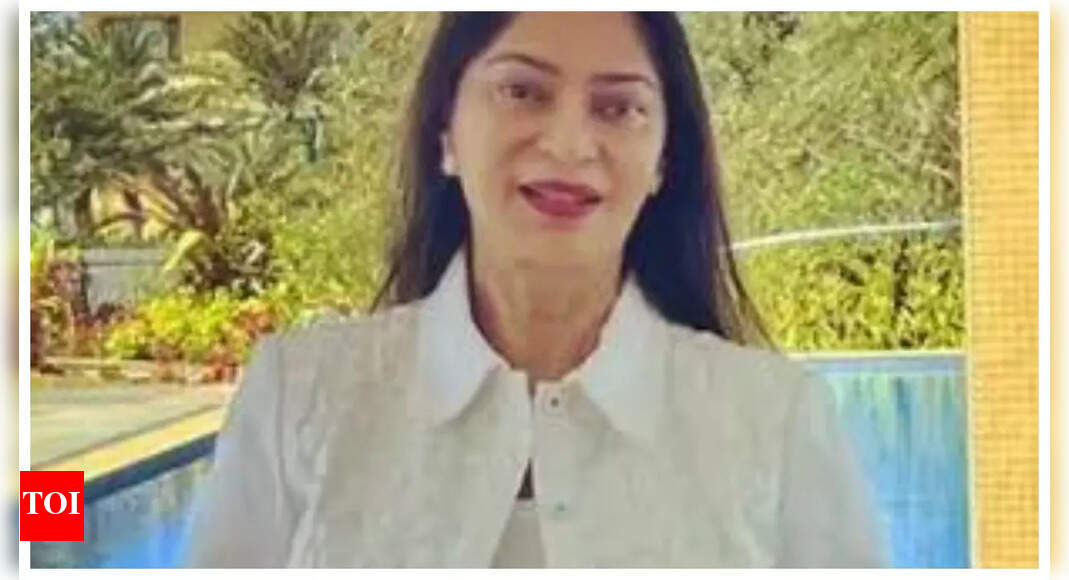 Simi Garewal cracks up with funny joke on Delhi pollution