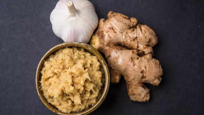 960 kg adulterated ginger garlic paste seized from a factory in Hyderabad