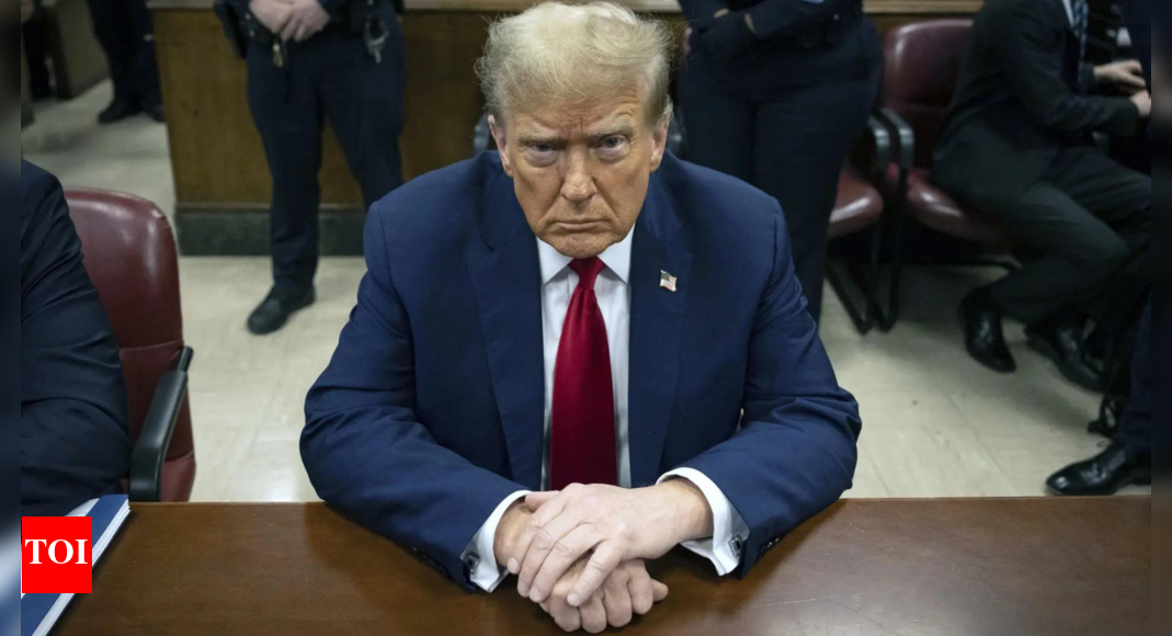 Hush money trial: DA suggests freezing Trump case while he is president