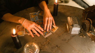 Astrology-Inspired Tarot Spreads: Aligning Cards with Planetary Transits -  The Times of India