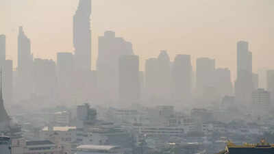 Delhi's AQI: Why did it show 494 locally and 1,600 globally?