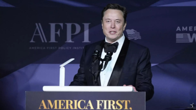 Tesla CEO Elon Musk claims Amazon founder Jeff Bezos predicted Donald Trump's loss in US elections, Bezos replies in a rare post … – Times of India