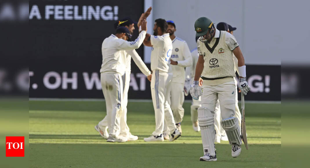 India vs Australia, Border Gavaskar Trophy Live Score: India hunt in pack, Australia five down - The Times of India