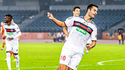 ISL: 10-man NEUFC show grit in 2-1 win over Punjab